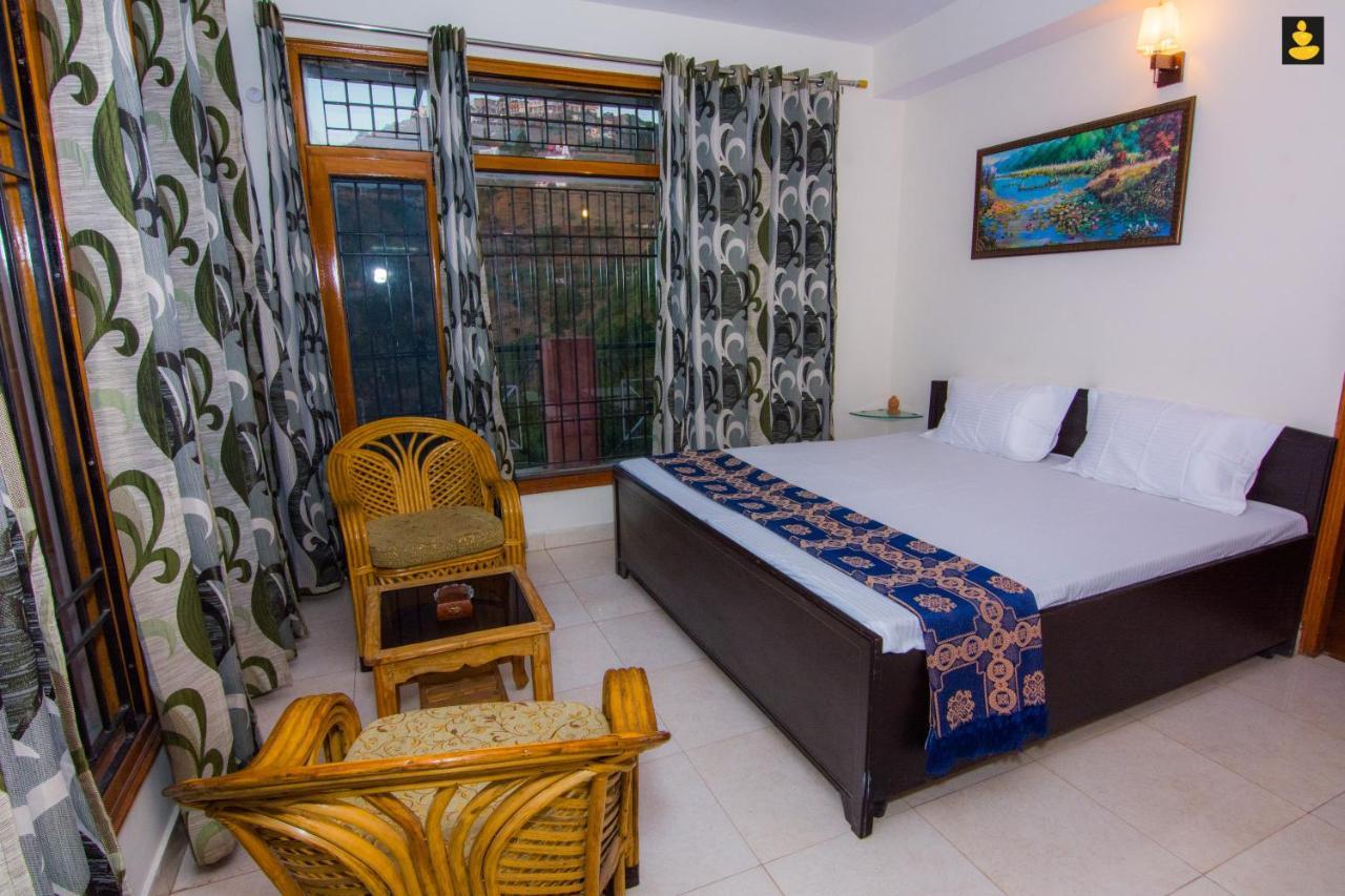 Livingstone 2Bhk Cozy Homestay In Kasauli Hills Bagian luar foto