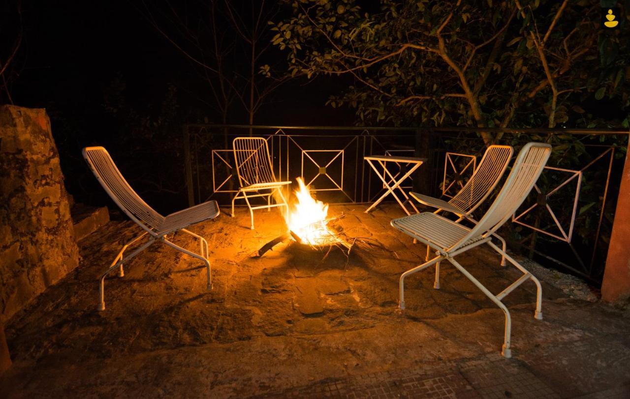Livingstone 2Bhk Cozy Homestay In Kasauli Hills Bagian luar foto