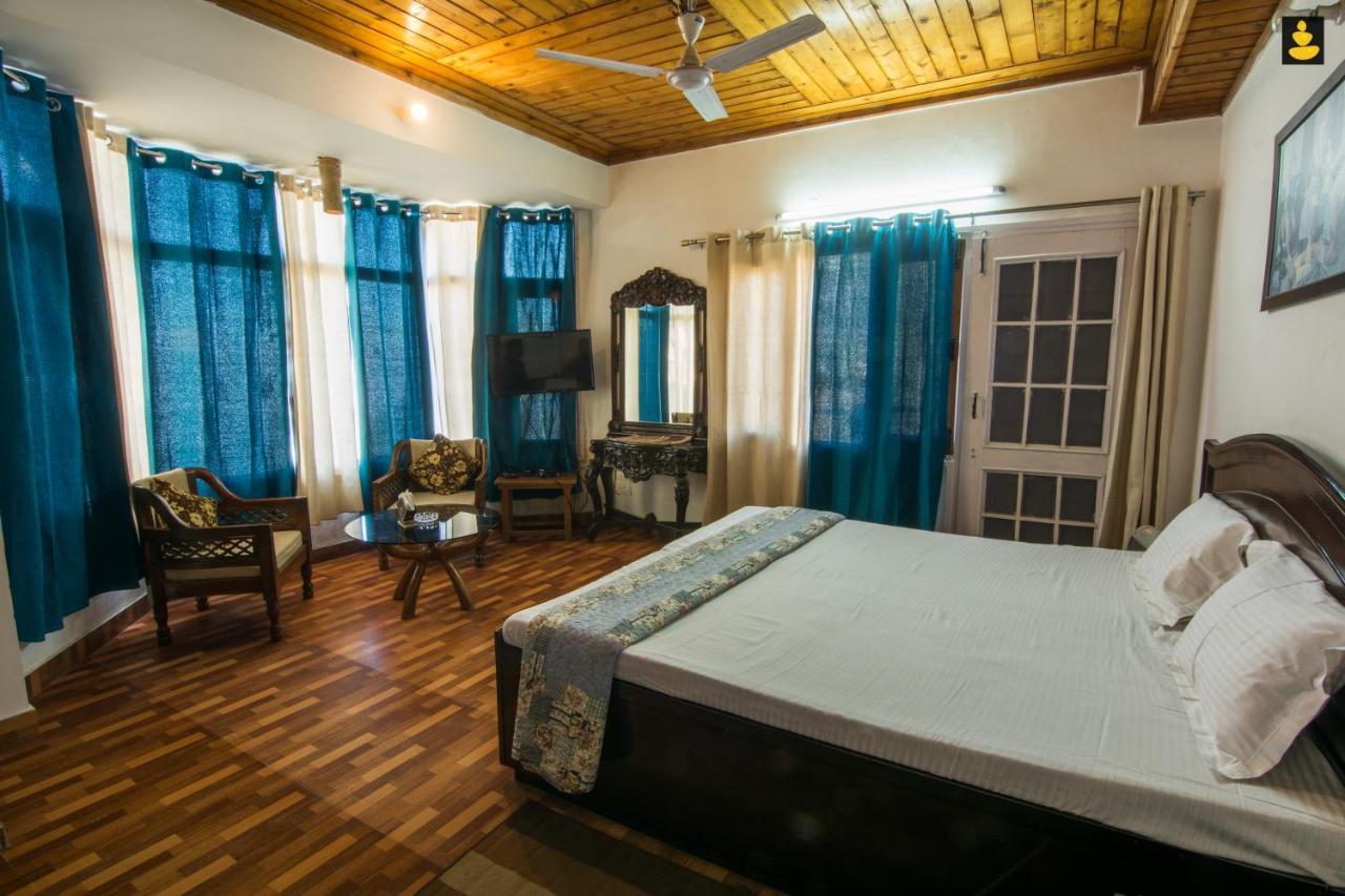 Livingstone 2Bhk Cozy Homestay In Kasauli Hills Bagian luar foto